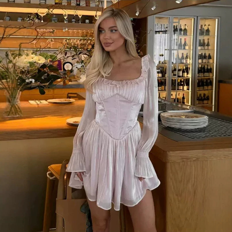 Fishtail-Kleid mit Puffärmeln und eckigem Ausschnitt