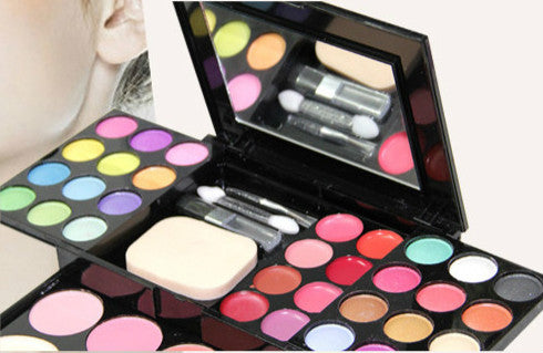 Makeup-Set mit 24 Farb‑Lids, 8 Lippen, 4 Rouge, 3 Puderkuchen – Bild 2 | LuxeStyle
