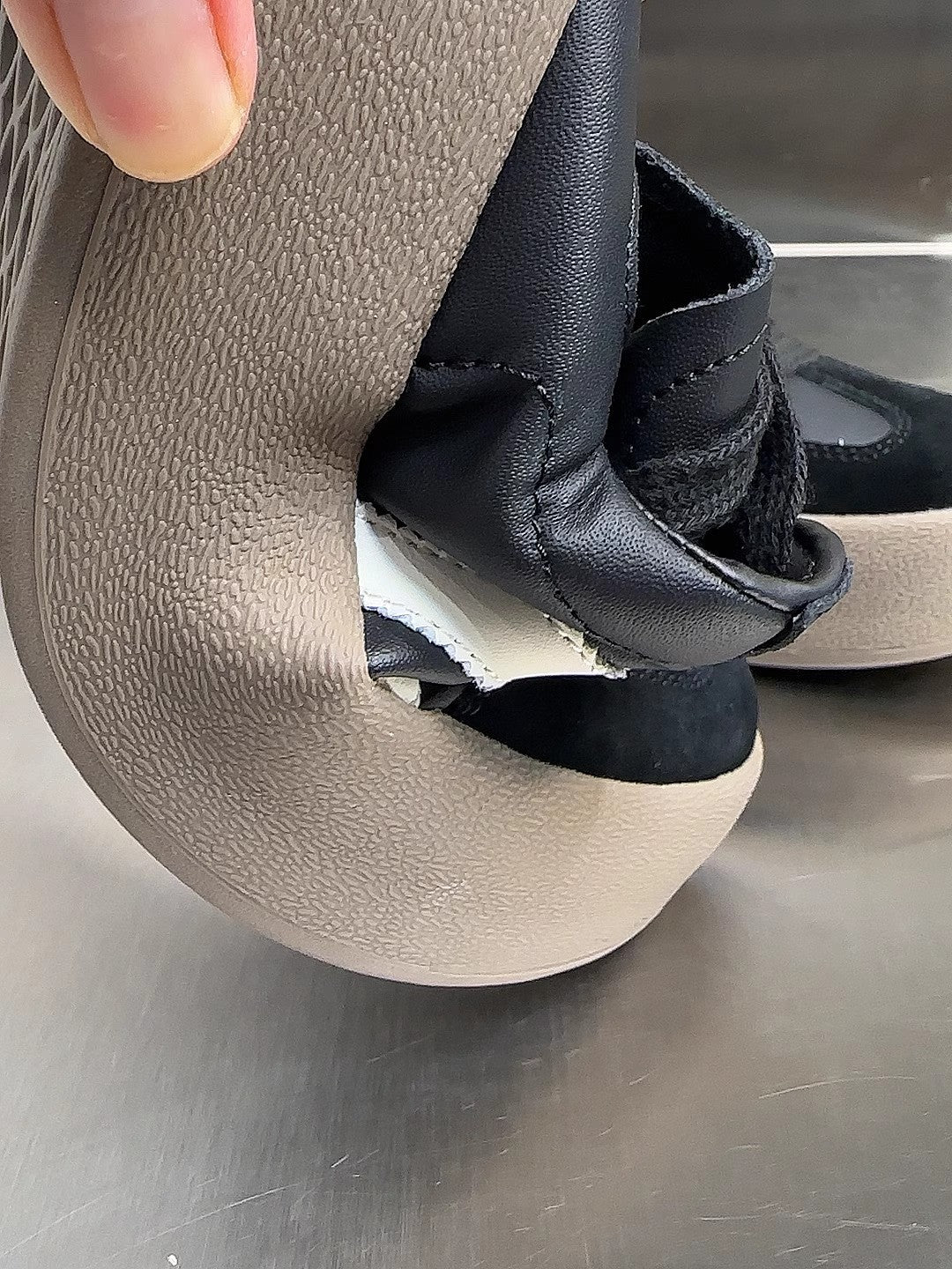 Vintage-Sneaker mit Rundkappe
