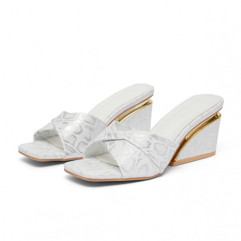 Keilsandalen mit eckiger Zehenpartie