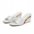 Keilsandalen mit eckiger Zehenpartie