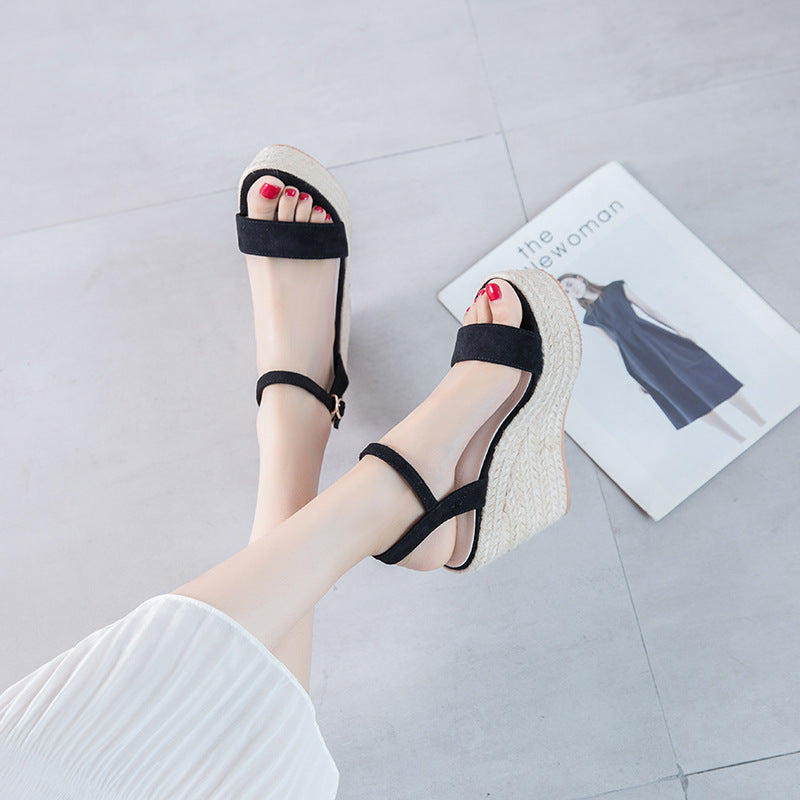 Sandalen mit Scharnieren und Sattel – Bild 5 | LuxeStyle