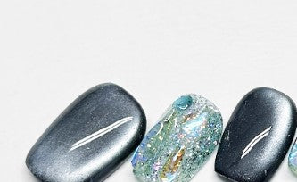 Dunkelblaues Katzenaugen-Design mit Strass