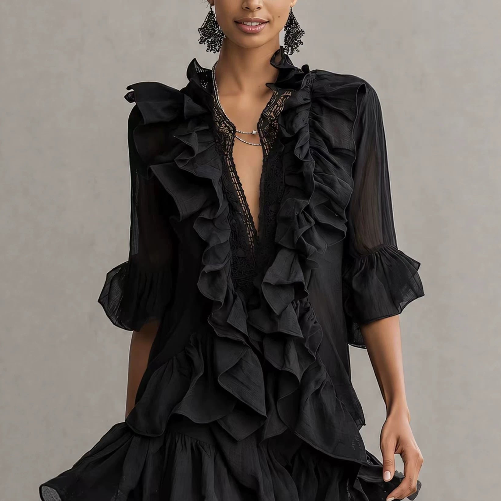 Elegantes Mini-Kleid mit V-Ausschnitt