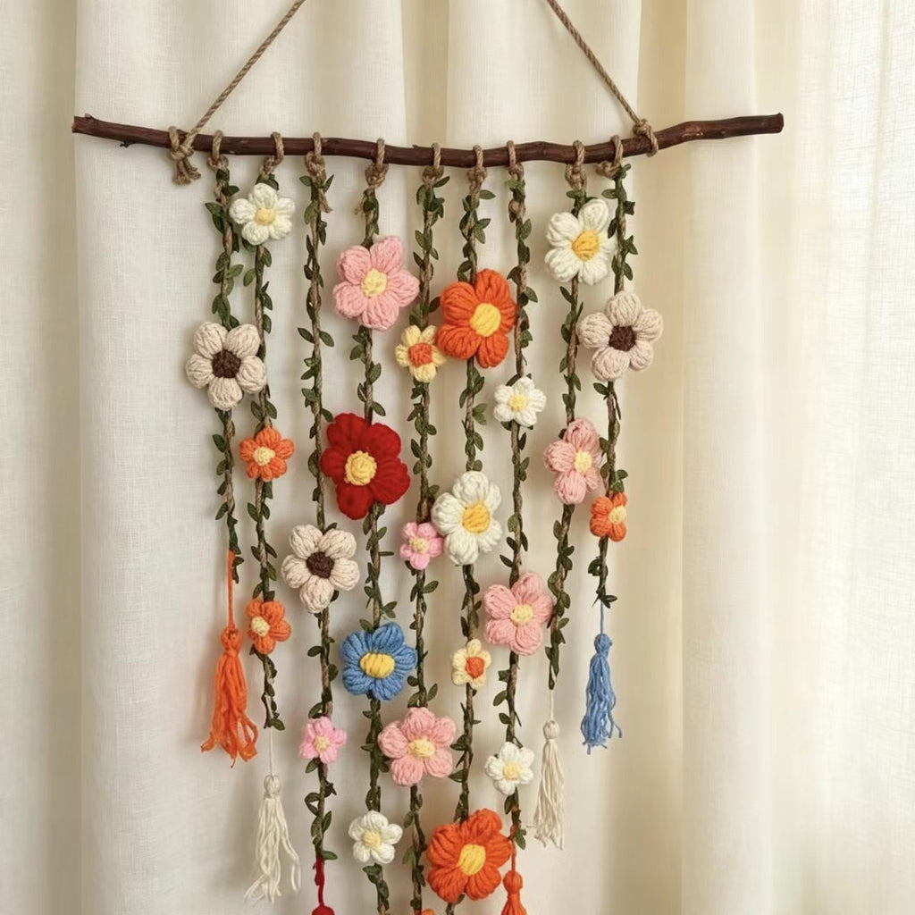 Wandbehang mit handgewebten Blumen & Quasten