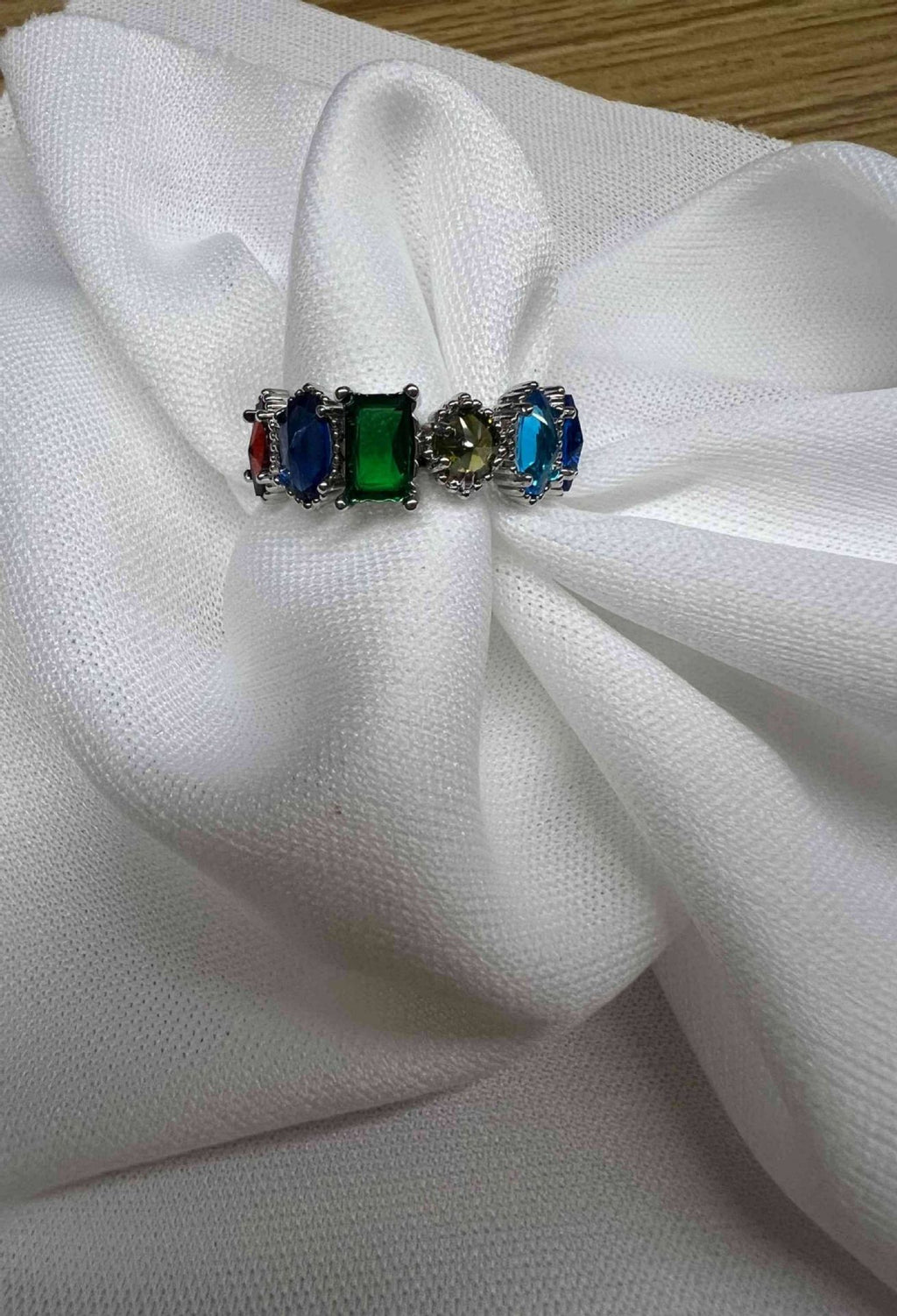 Personalisierbarer Ring mit Stein – Bild 4 | LuxeStyle