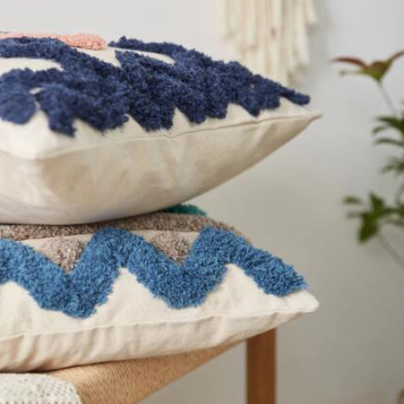 Gestreiftes Kissen mit Quasten im Retro-Stil | LuxeStyle