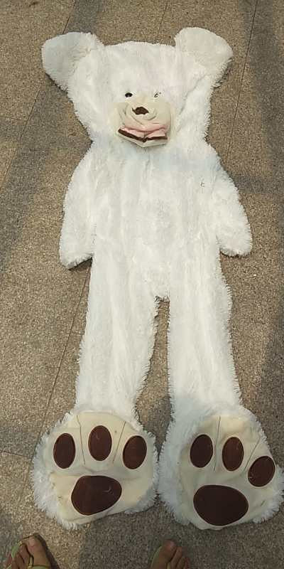 Riesiger Teddybär – Plüschtier mit Leder-Optik