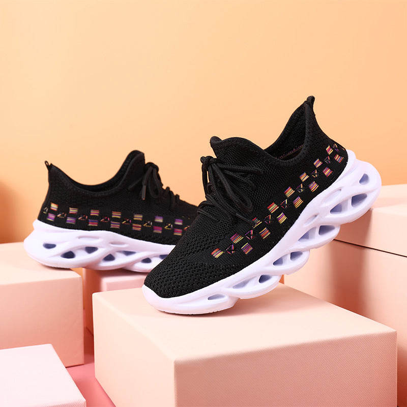 Sportliche Mädchenschuhe mit Mesh – Bild 7 | LuxeStyle