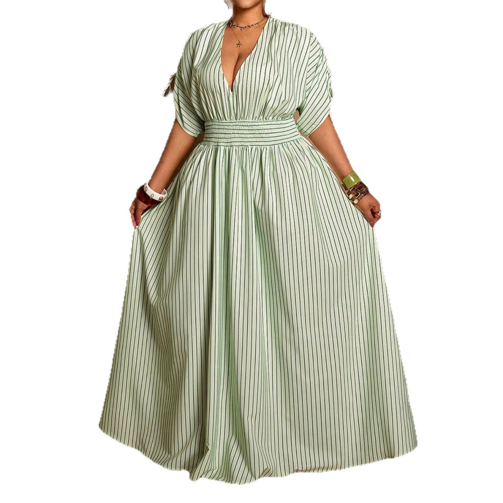 Elegantes gestreiftes V-Neck A-Linien-Kleid
