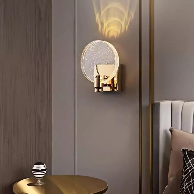 Goldene Wandlichtleiste TV‑Raum – Bild 7 | LuxeStyle