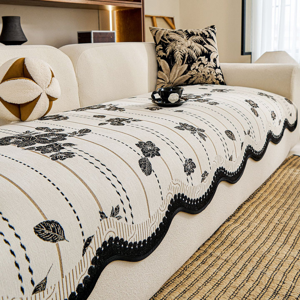 Sofakissen mit Wellenrand und Blumenmuster – Bild 2 | LuxeStyle