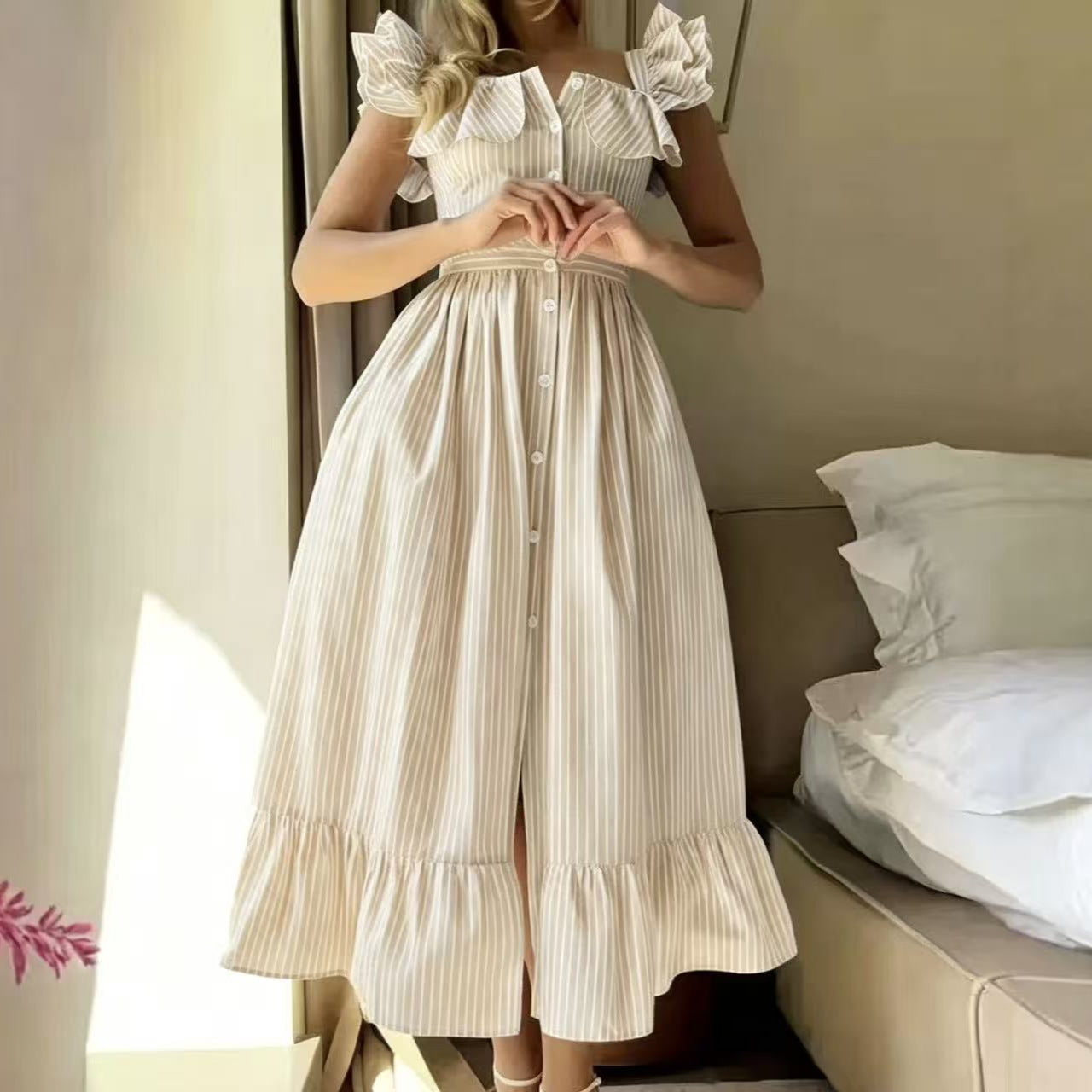 Gestreiftes A-Linien-Kleid mit Puffärmeln
