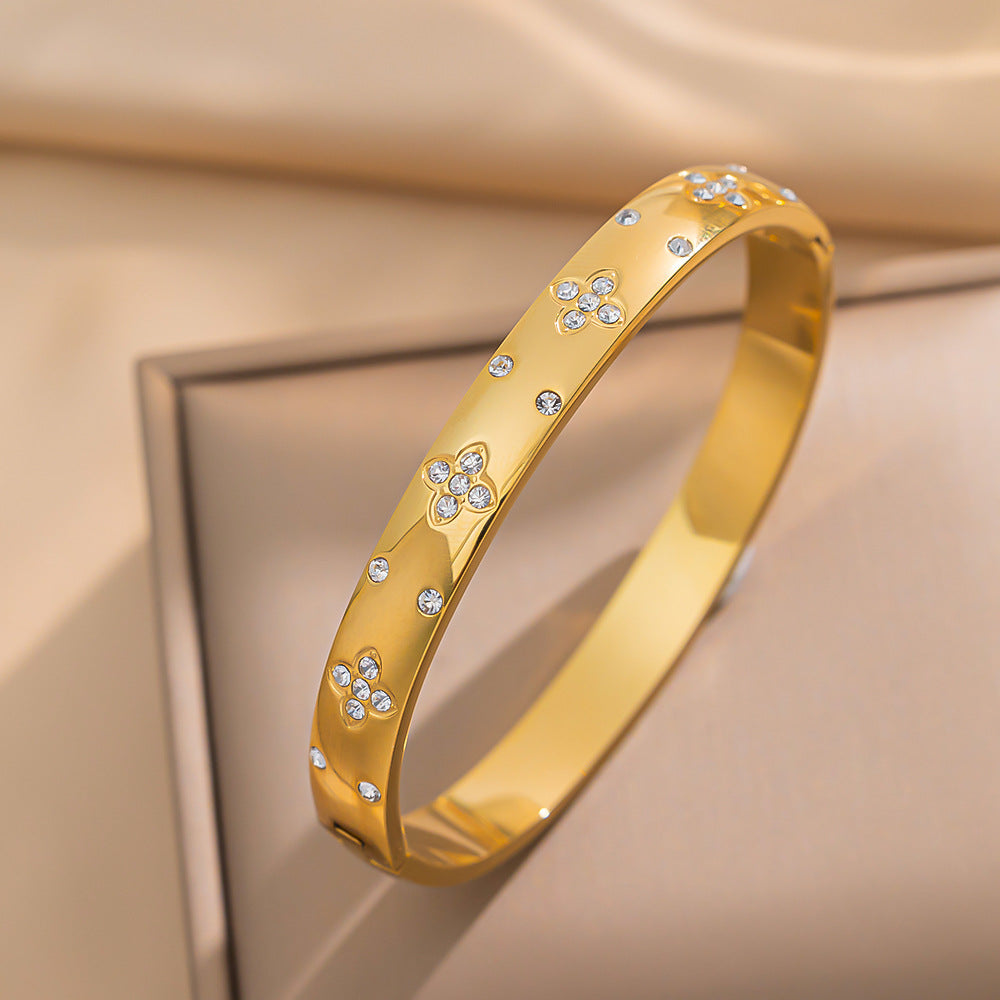 Ovales Armband aus Titanstahl mit Strasssteinen – Bild 2 | LuxeStyle