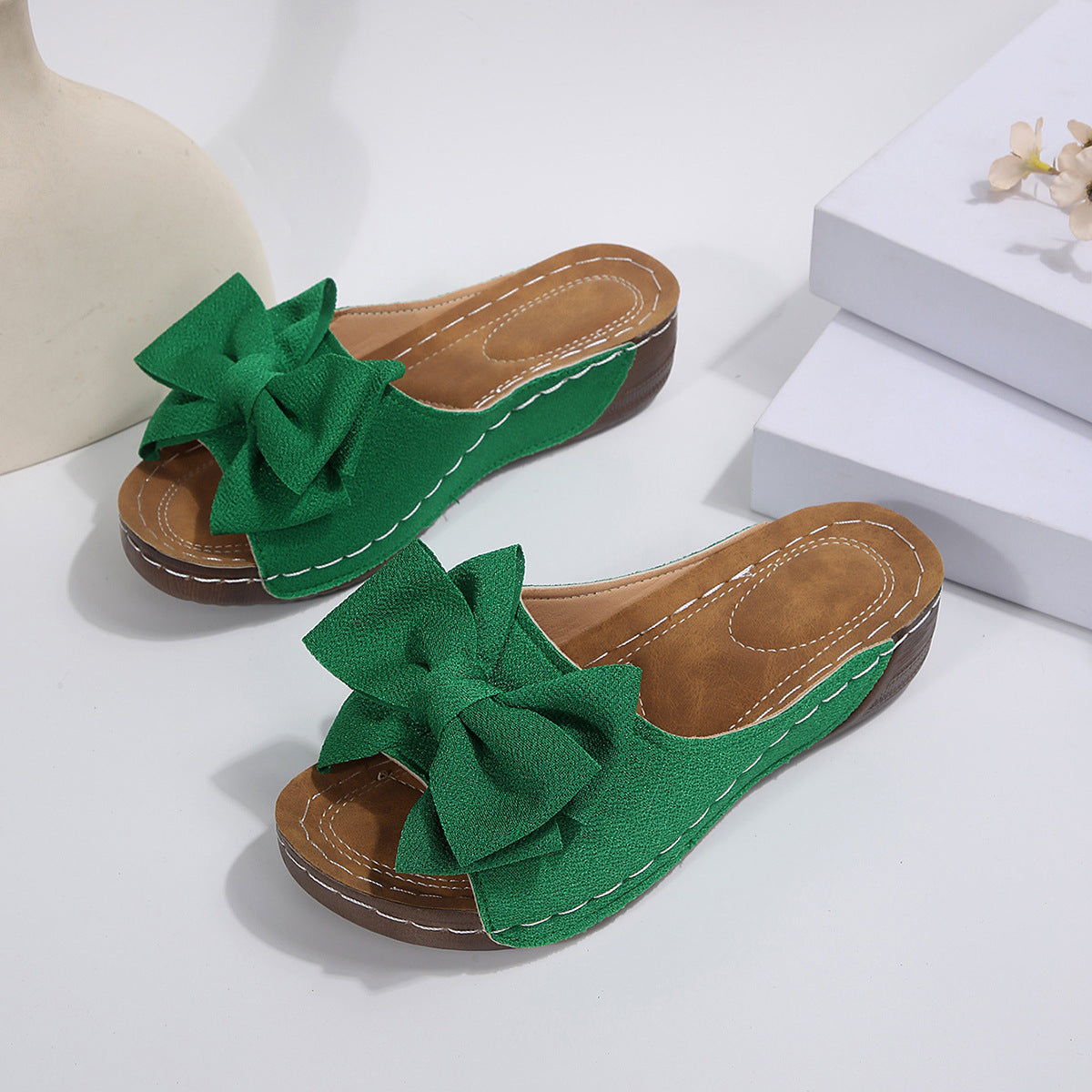 Keilsandalen mit Schleife
