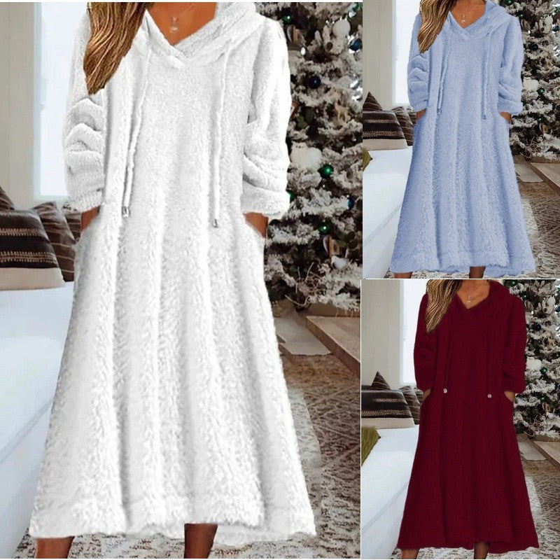 Lässiges Fluff-Kleid mit Kapuze – Bild 3 | LuxeStyle