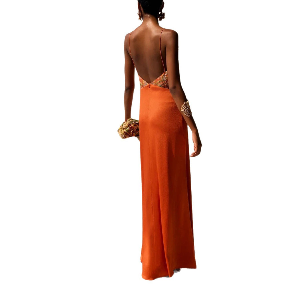Satin-Kleid mit Spaghettiträgern und Schal