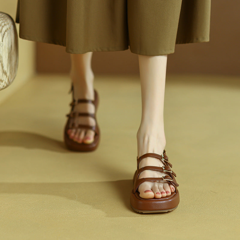 Retro Roman Sandalen mit Plateau und Schnalle – Bild 8 | LuxeStyle