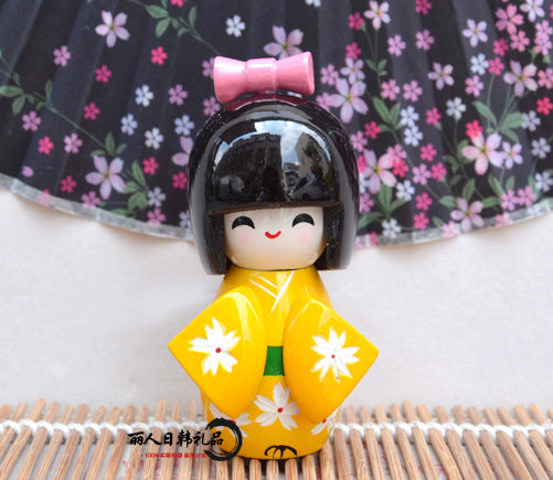 Kimono-Püppchen aus Birkenholz