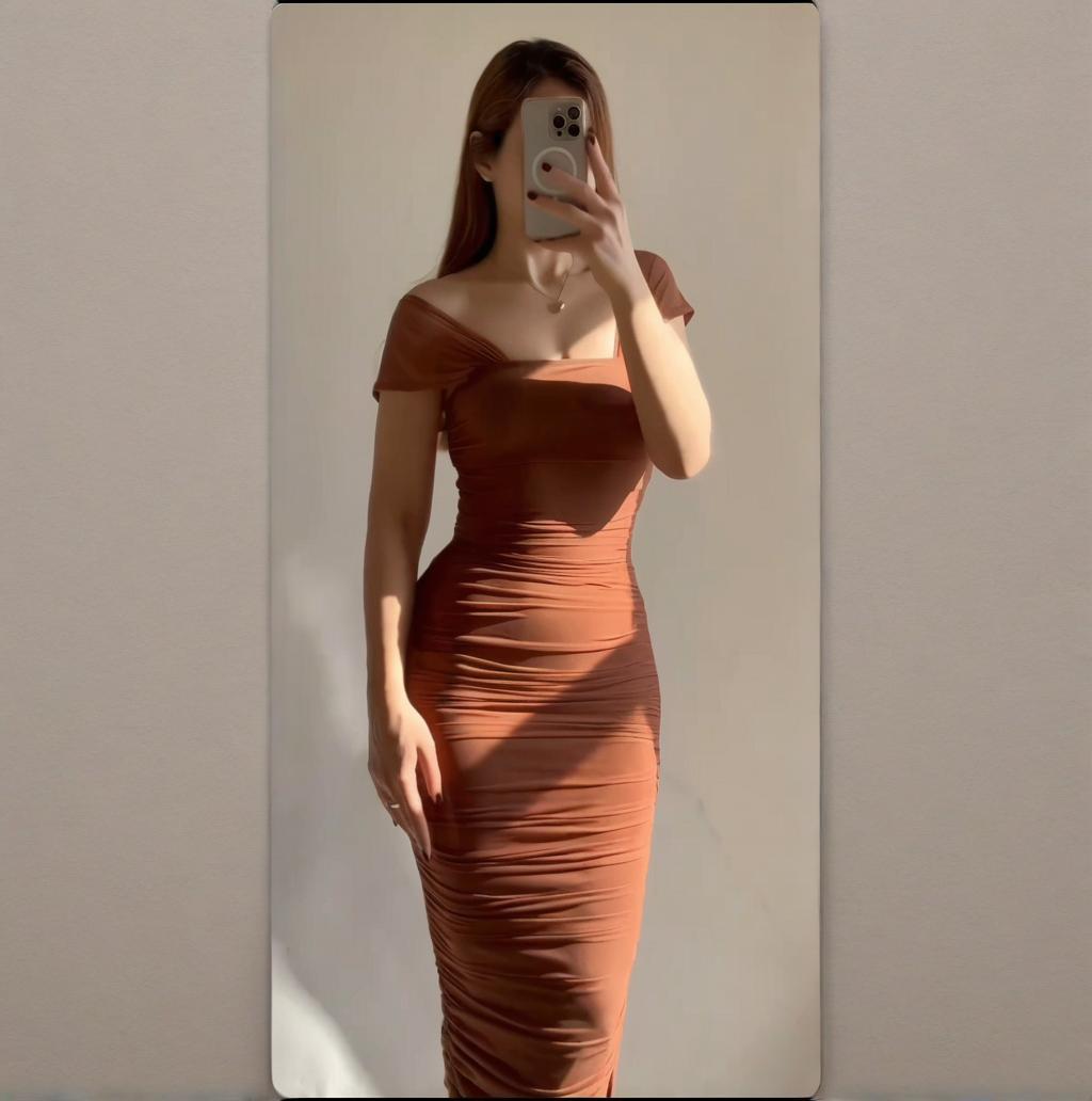 Elegantes, tailliertes Bodycon-Kleid mit Falten