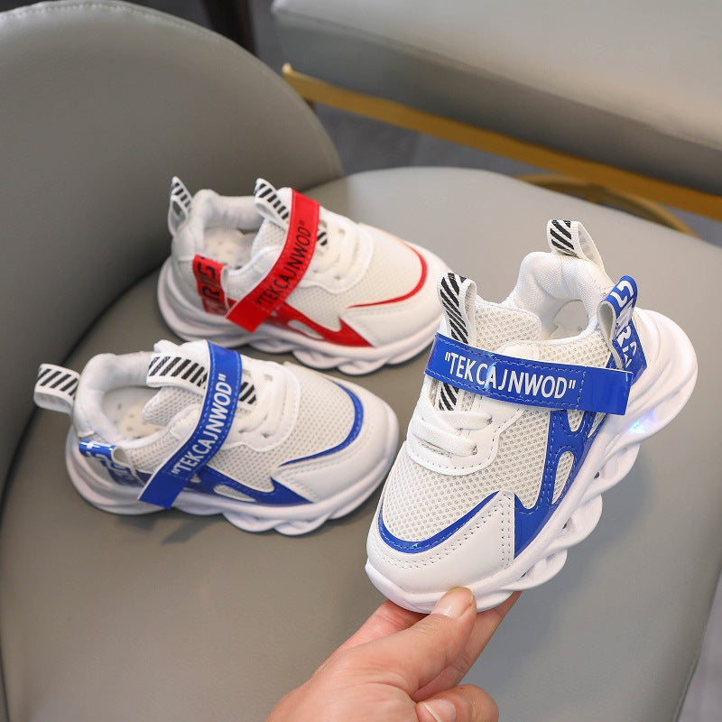 Leuchtende Sportschuhe für Mädchen