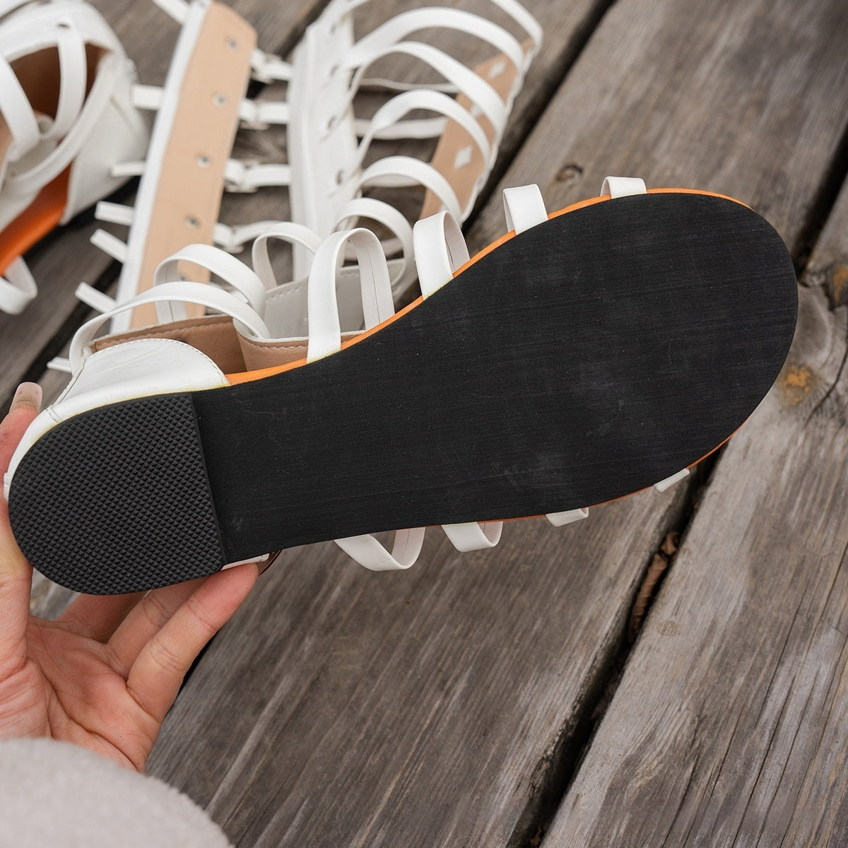 Hohe Schuhe mit Metallkralle – Bild 2 | LuxeStyle