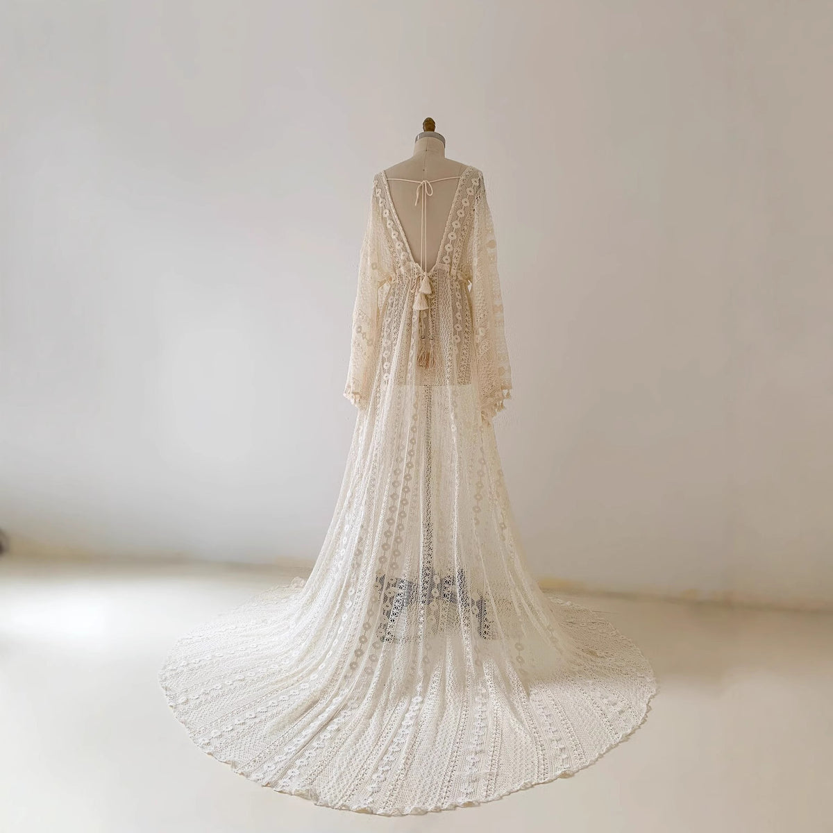 Gehäkeltes Abendkleid mit V-Ausschnitt – Bild 3 | LuxeStyle