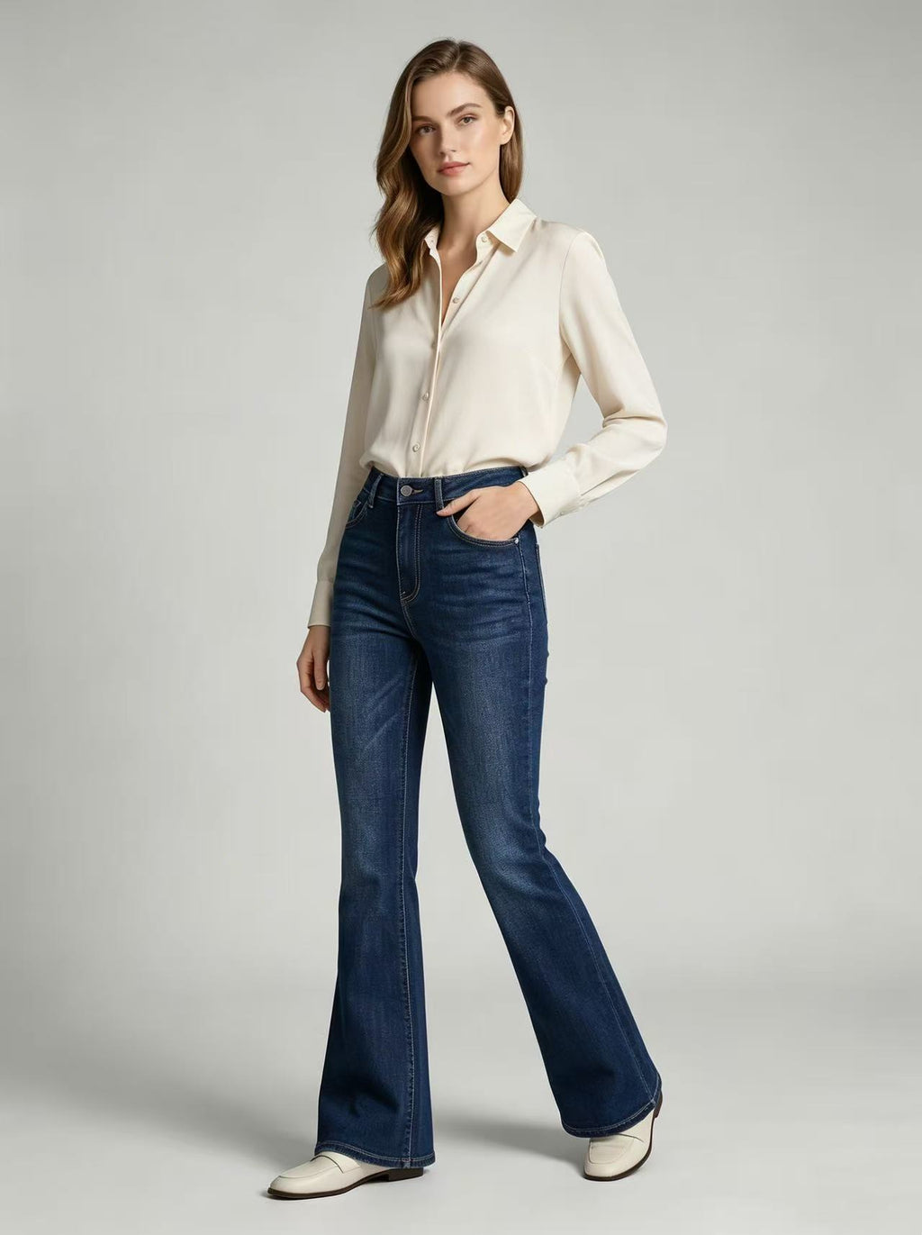 High-Waist Slim-Fit Jeans mit leicht ausgestelltem Bein