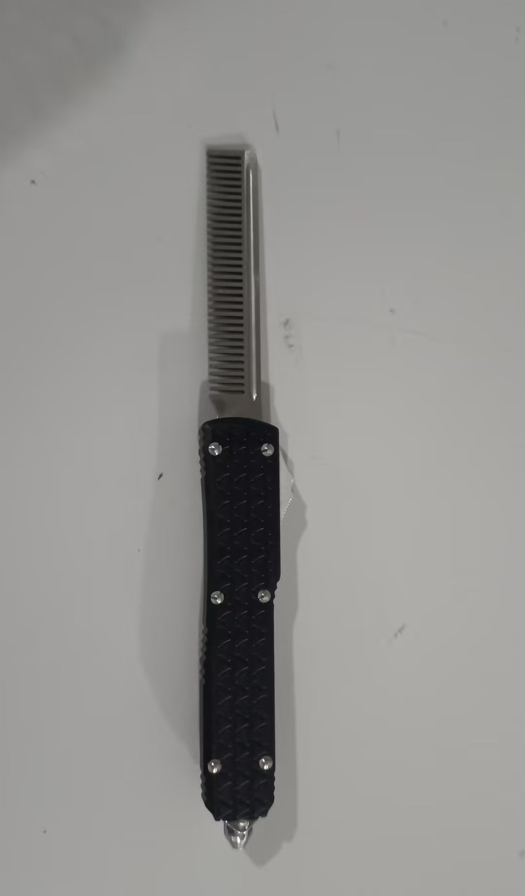 Kamm mit Stahlklinge