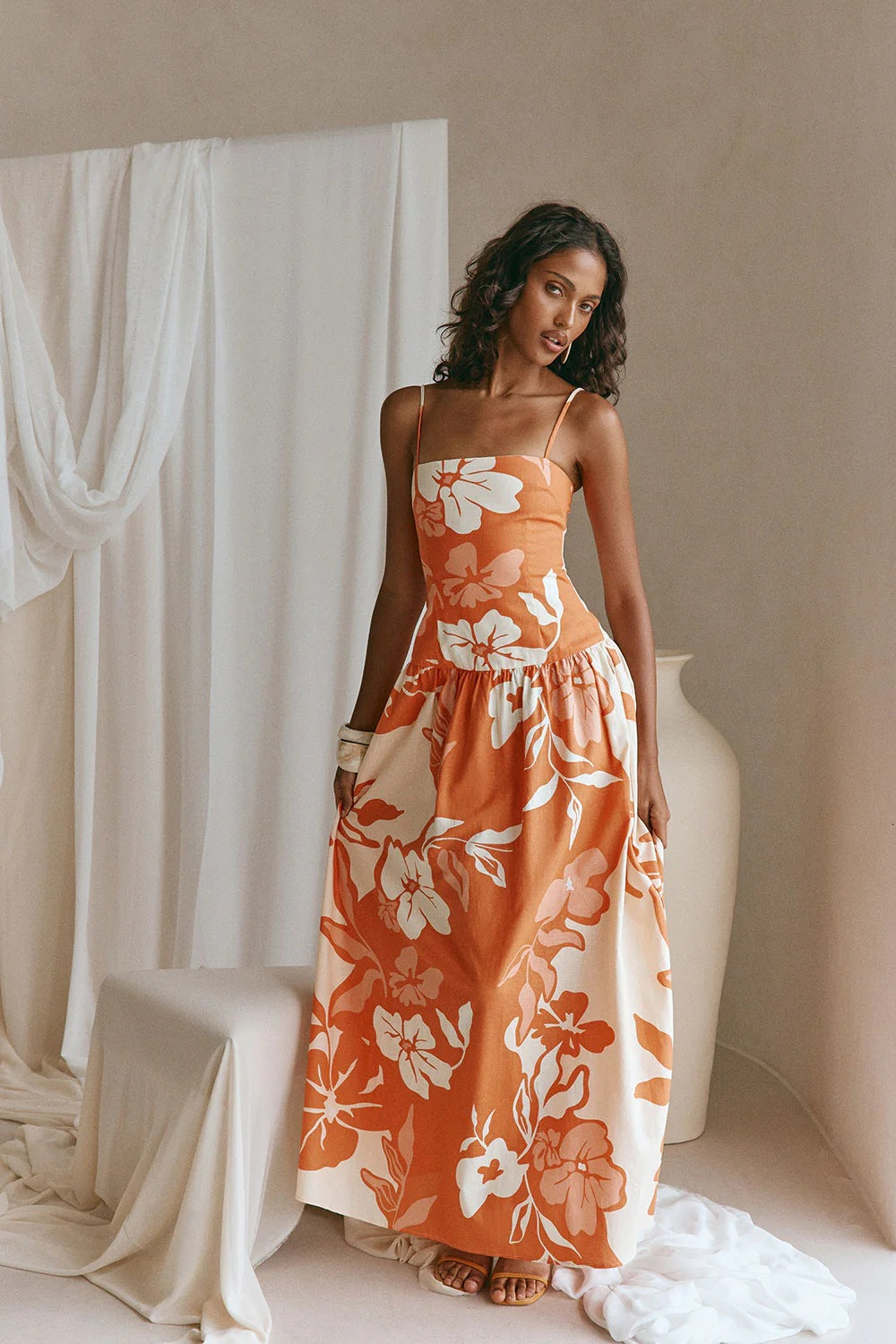 Geblümtes Off-Shoulder Trägerkleid – Bild 4 | LuxeStyle