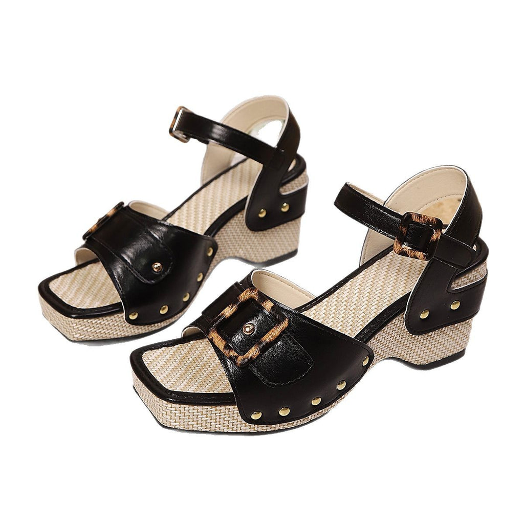 Sandalen mit klobigem Absatz und Metallschnalle – Bild 5 | LuxeStyle