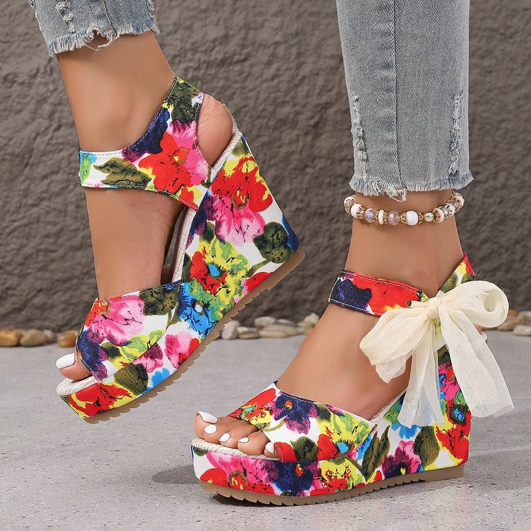 Sommer-Sandalen mit Schnürung