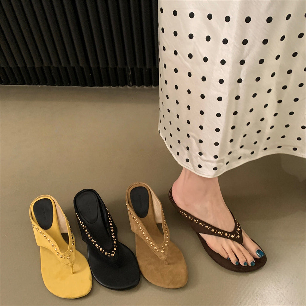 Keile-Zehensteg-Sandalen aus Wildleder