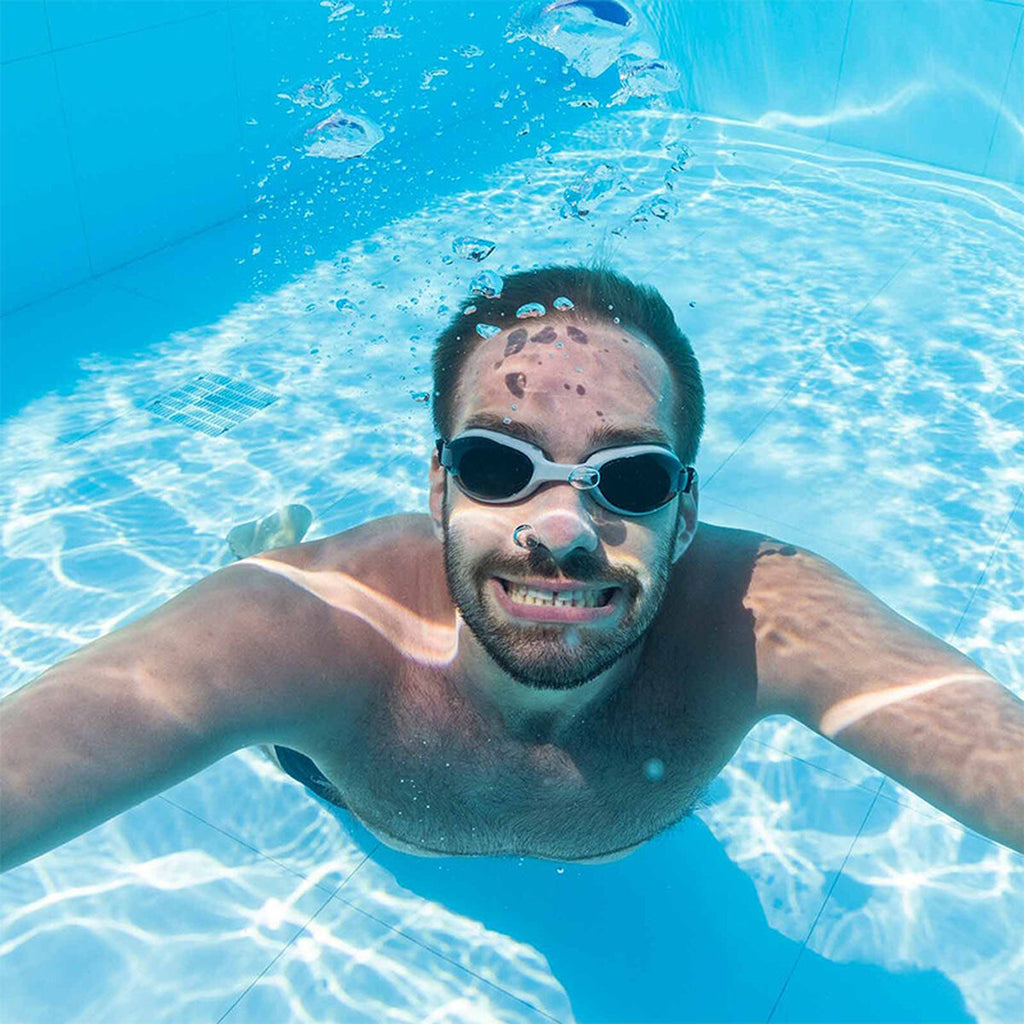 Schwimmbrillen für Erwachsene: Klarheit & Komfort im Wasser