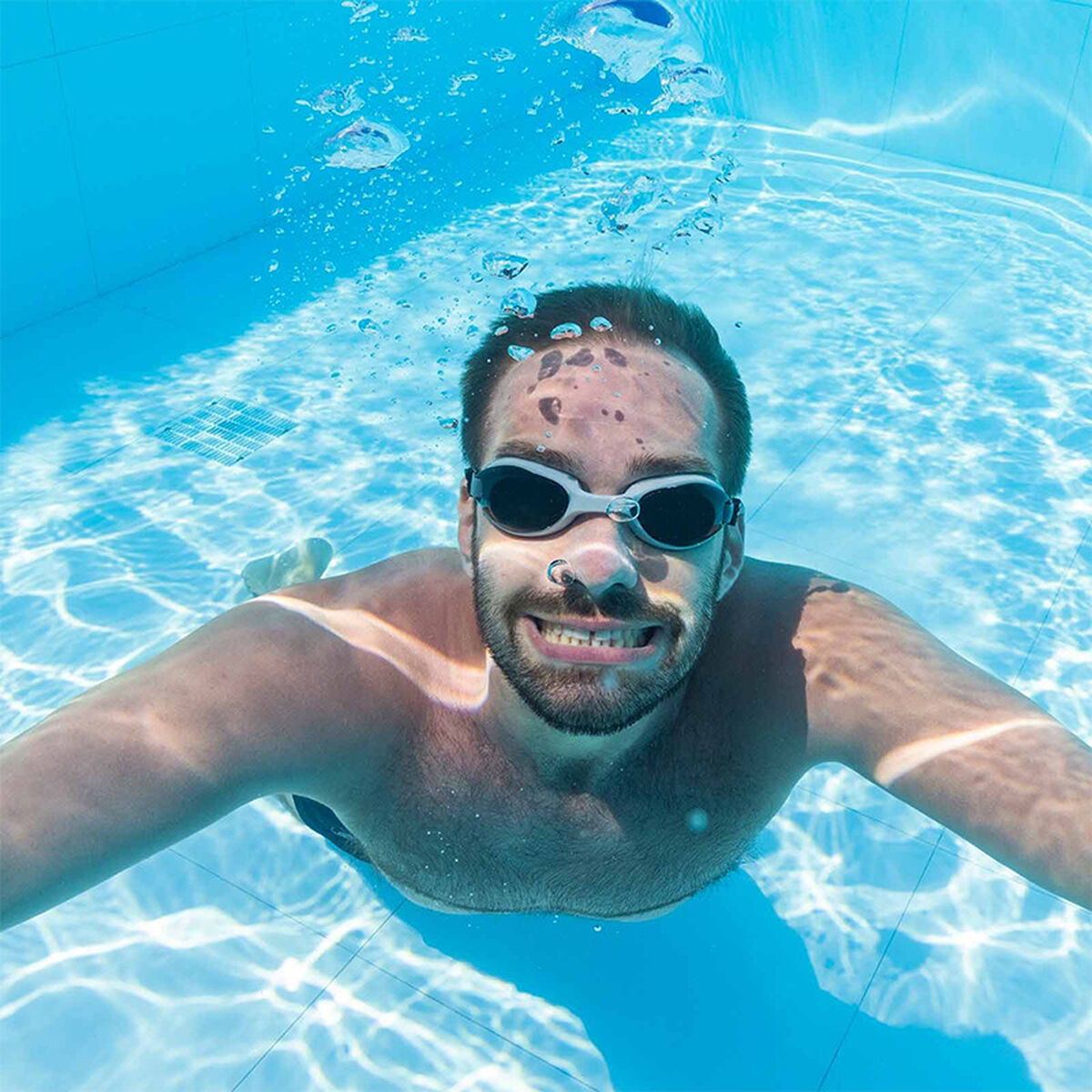 Schwimmbrillen für Erwachsene: Klarheit & Komfort im Wasser