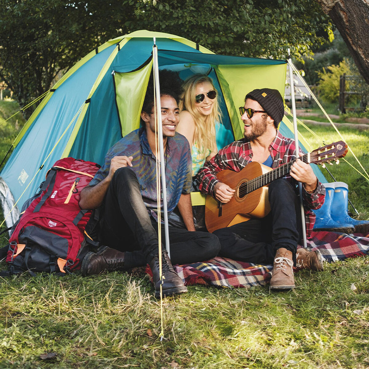 Geräumiges Campingzelt – Stabil, schnell & wetterfest!