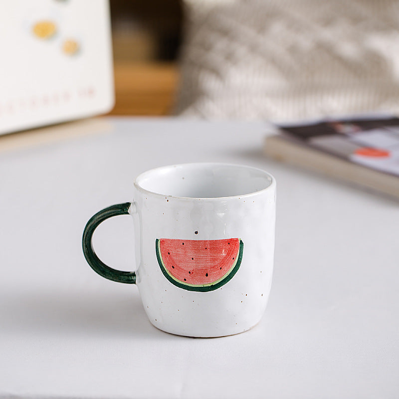 Handbemalte Keramiktasse mit Fruchtmotiv – Bild 1 | LuxeStyle
