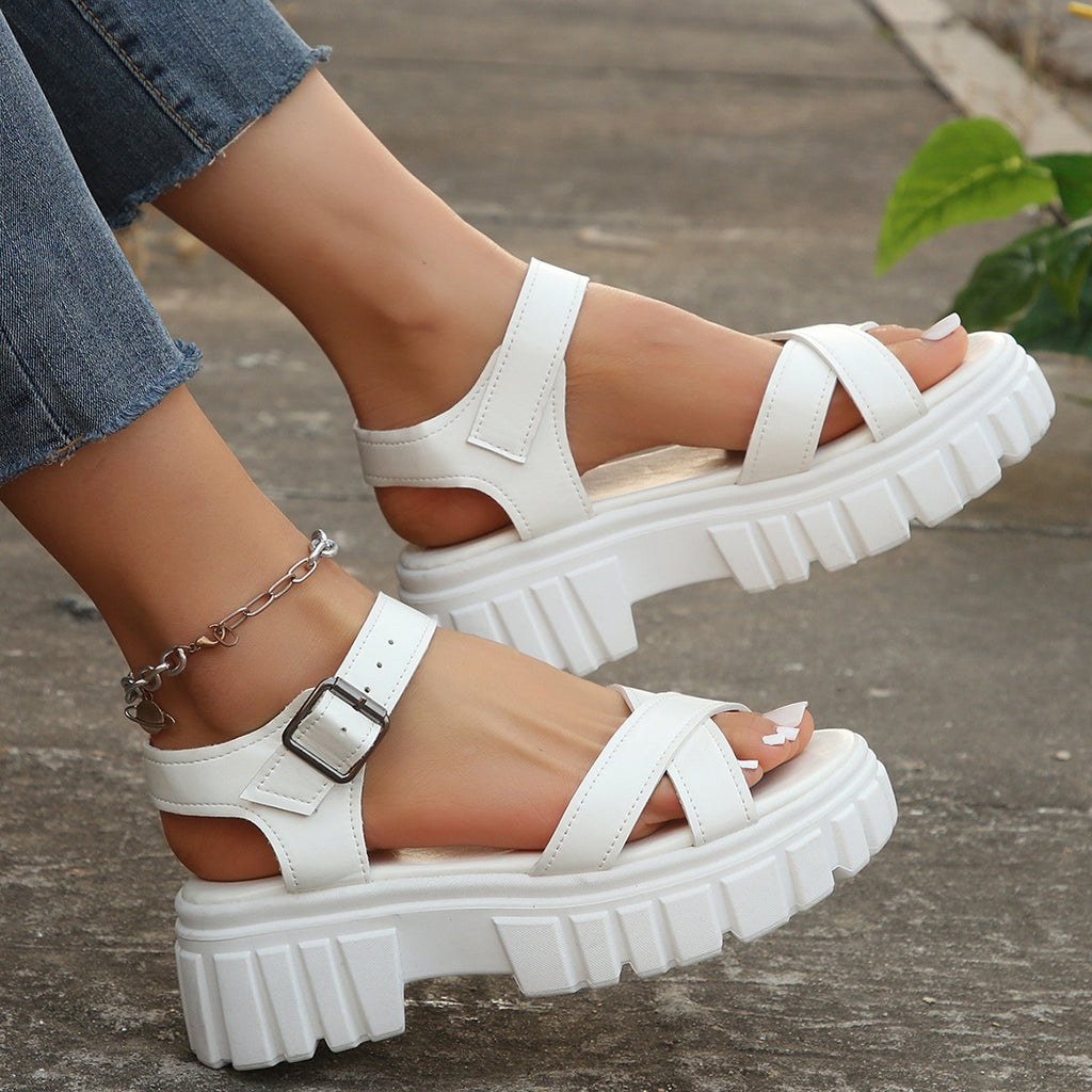 Plateau-Sandalen mit Hufeisenabsatz – Bild 17 | LuxeStyle
