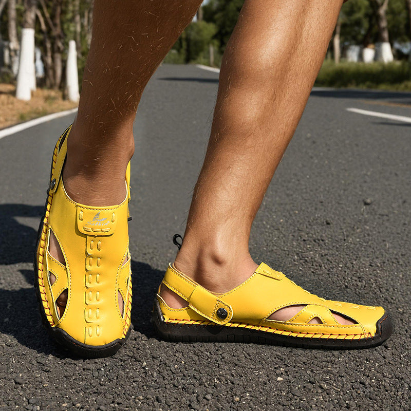 Helle Sandalen mit Zehenkappe und Lochmuster – Bild 2 | LuxeStyle