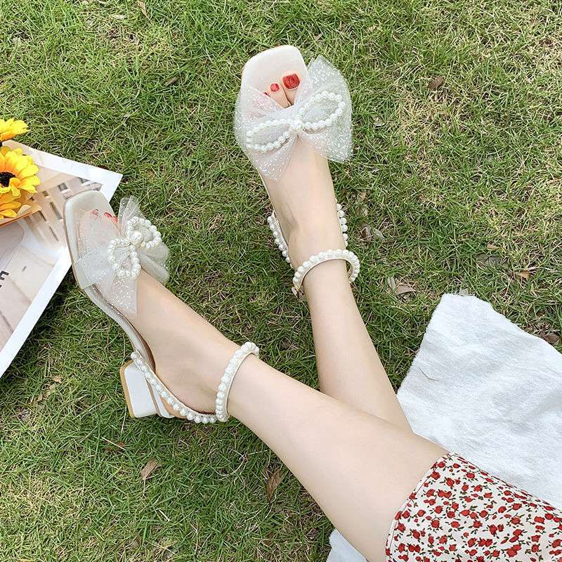 Lace-Up High Heels in Beige – Bild 2 | LuxeStyle