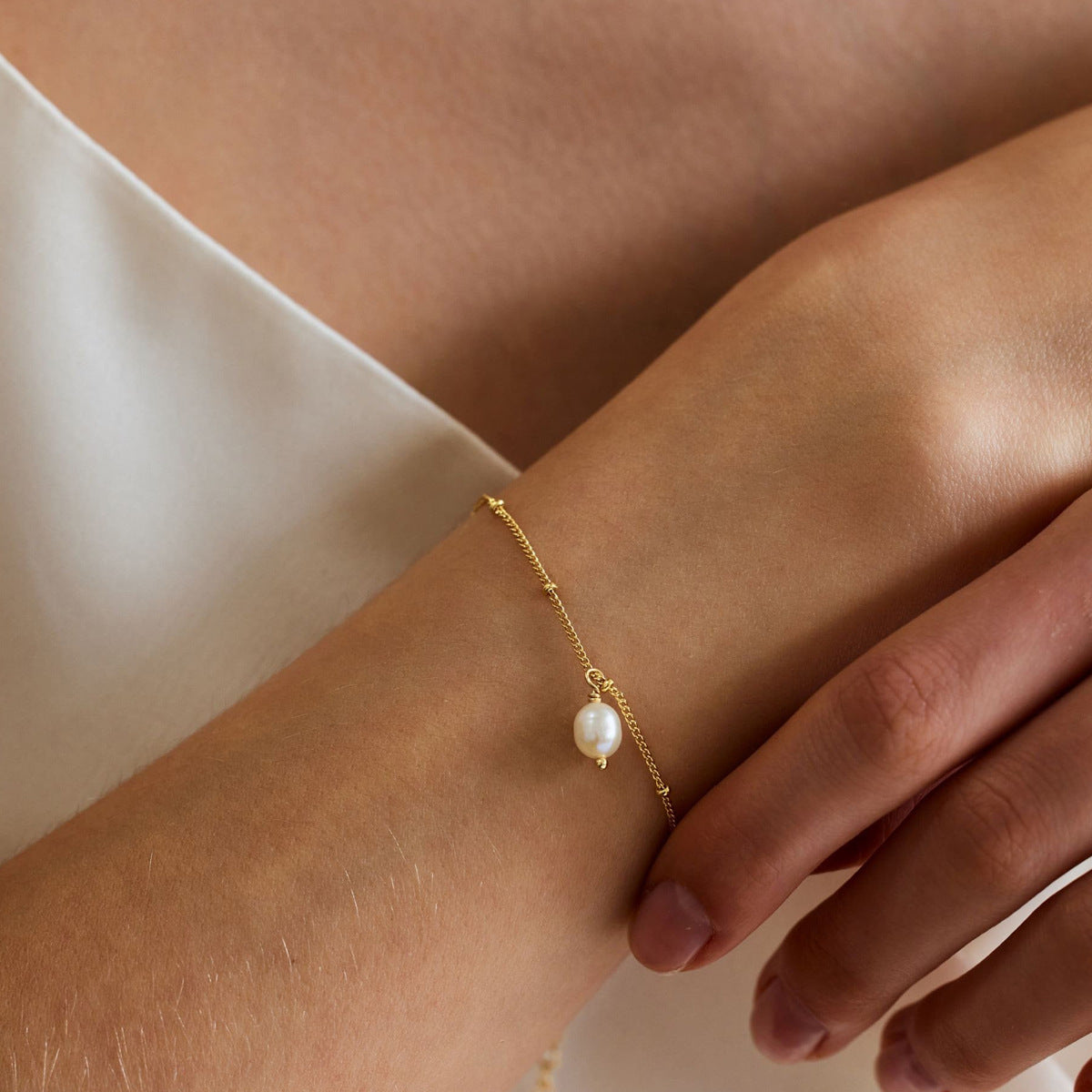Vielseitiges Edelstahl-Armband für Damen – Bild 4 | LuxeStyle