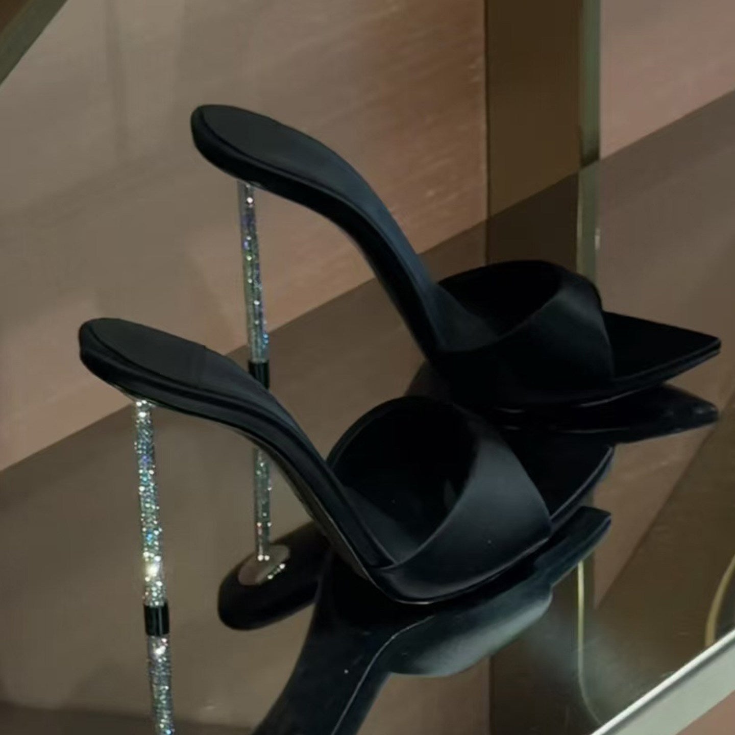 Sexy Stiletto-Sandalen mit spitzer Zehe