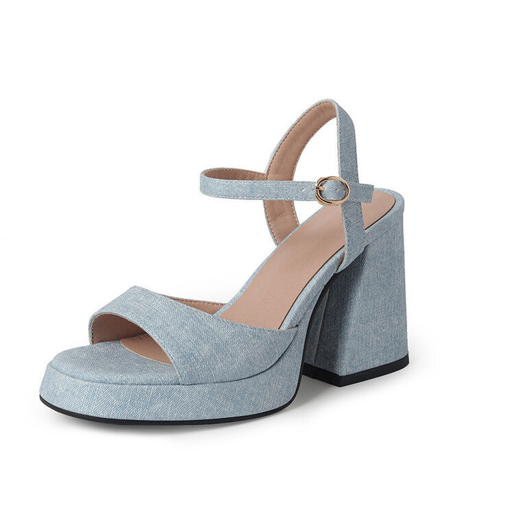 Denim-Sandalen mit Riemen und Plateau – Bild 4 | LuxeStyle