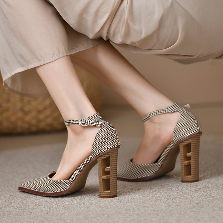 Retro Sandalen mit spitzer Zehenpartie – Bild 3 | LuxeStyle