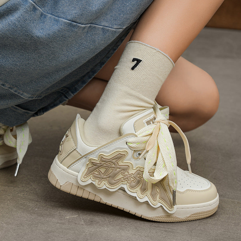 Einfache, vielseitige Schuhe mit dicker Sohle