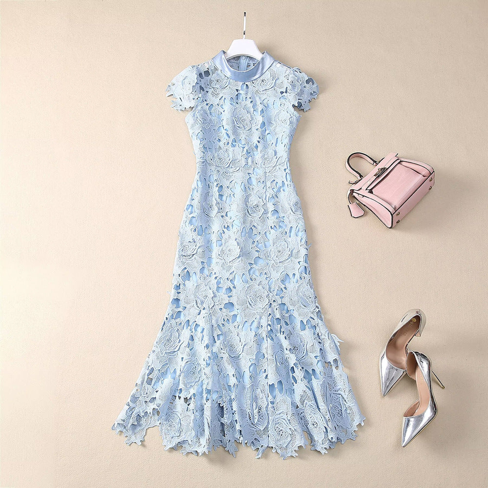 Elegantes Midi-Kleid mit Stehkragen und Lochspitze