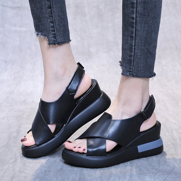 Keile Sandalen mit Peep Toe – Bild 4 | LuxeStyle