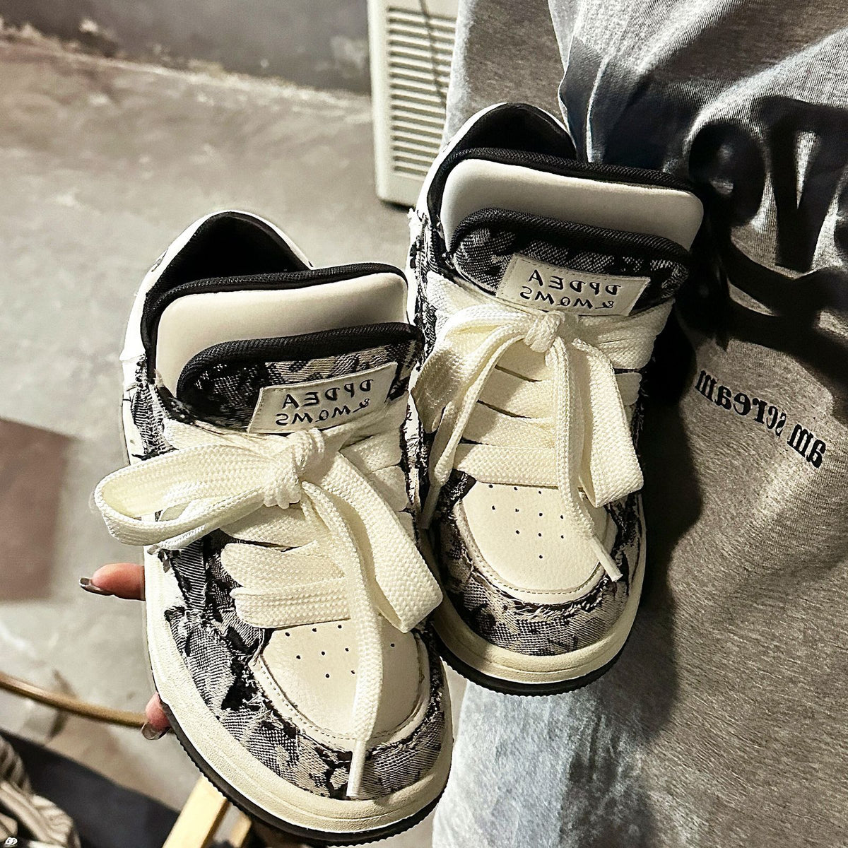 Canvas Sneaker mit beschädigtem Design – Bild 8 | LuxeStyle