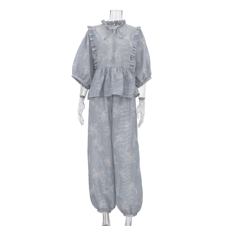 Besticktes Crop Top & weite Hose Set