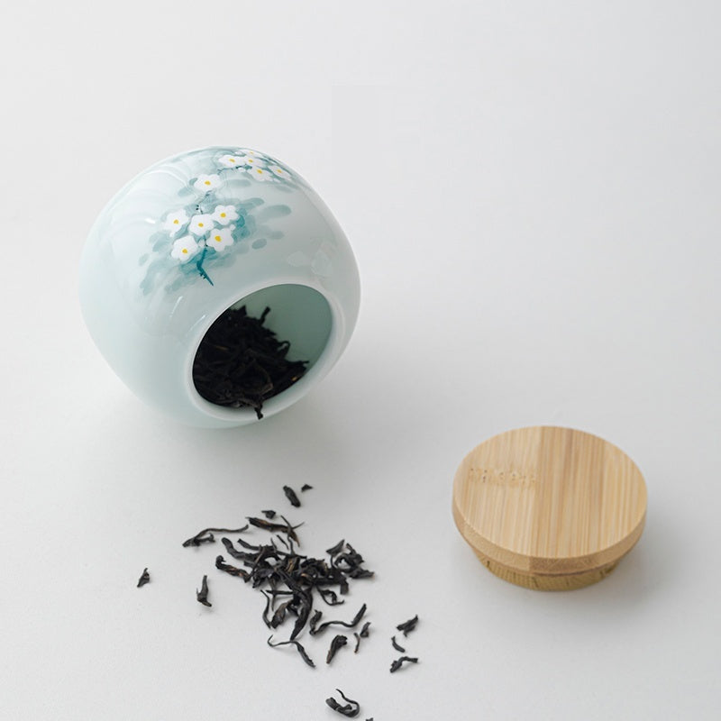 Misty Blue Keramik Teedose “Spring Snow” – Bild 4 | LuxeStyle